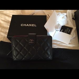 NWT Chanel Wallet in caviar leather and gold hw